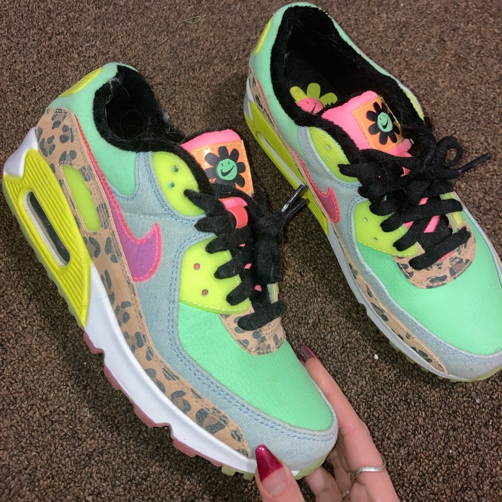 WOMENS AIR MAX 90 LX (Illusion green) size 9